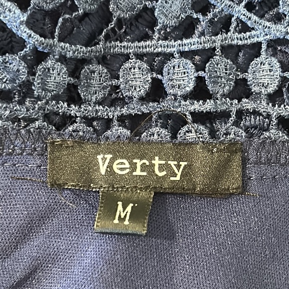 Verty Women’s Navy Romper Size Medium - Picture 4 of 4